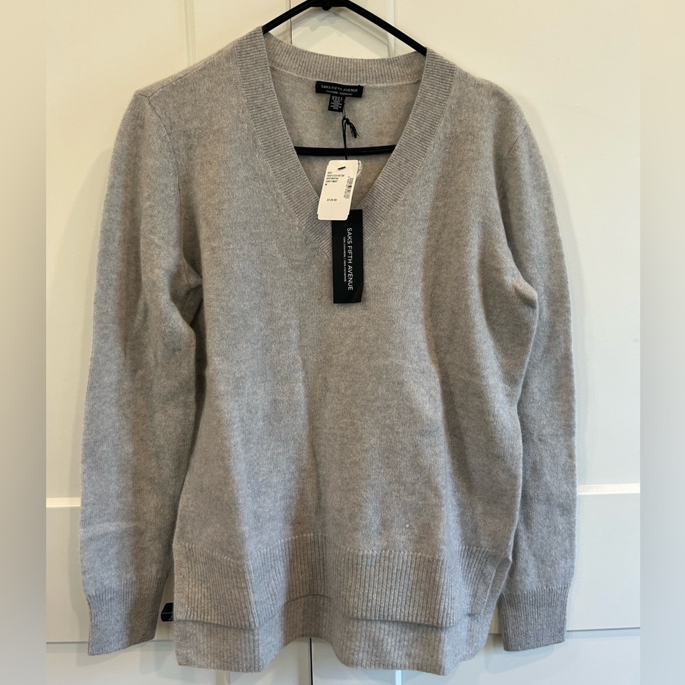 Saks Fifth Avenue Cashmere Gray V-Neck Sweater Medium NWT